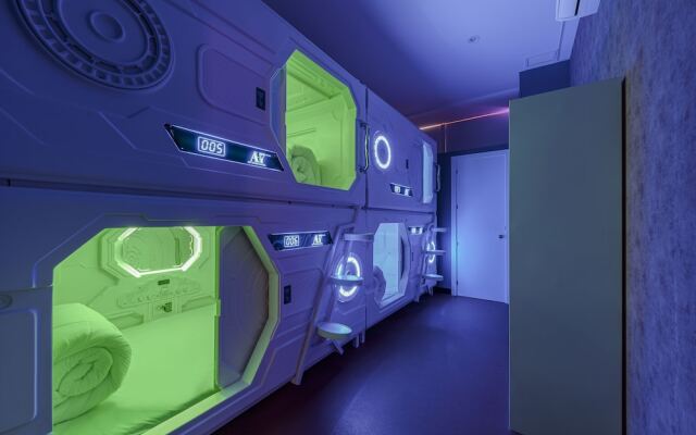 Art Seven Hostel Capsules
