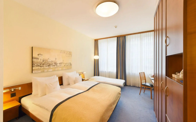 Glärnischhof by Trinity