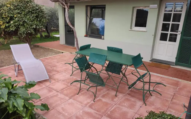 Independent apartment with a fabulous patio - Casa Penny