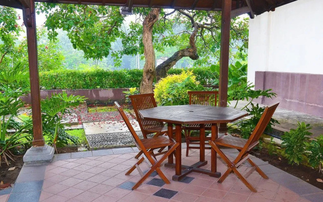 ZEN Premium Singgasana Gunungsari