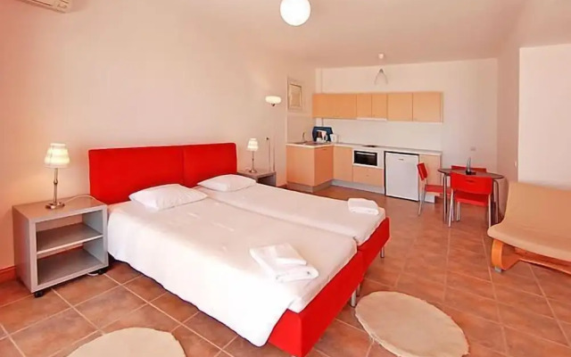 Glyfa Apartments