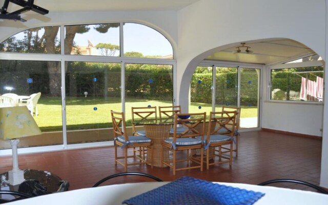 Nestled in Vilamoura, Private Pool, Free Off-street Parking, AC & Wifi
