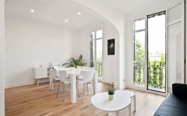 Stunning 2bed&bath Apt in Eixample, 5mins to Metro