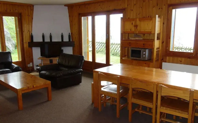 Stunning Apartment With Mountain Views