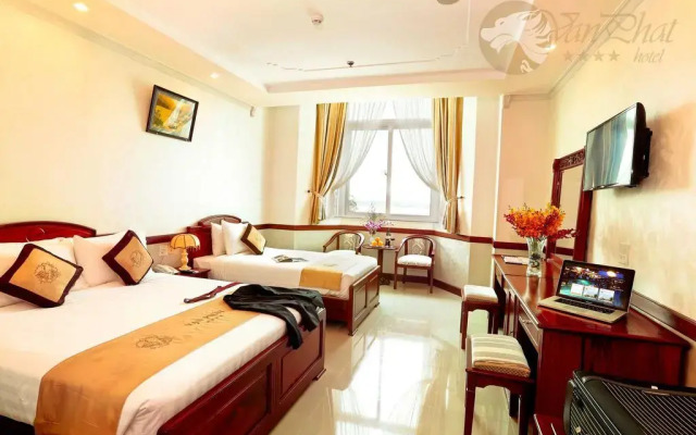 Van Phat Riverside Hotel