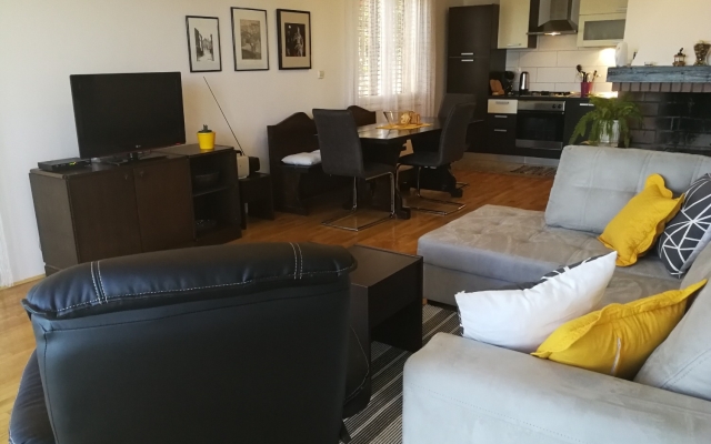 Apartment Vlatkica - 10 m from beach: A1 Vlatkica Maslenica, Zadar riviera