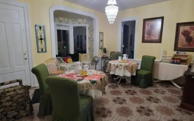 Holland Farmhouse Inn B & B