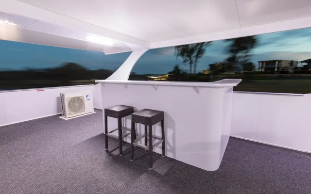 All Seasons Houseboats