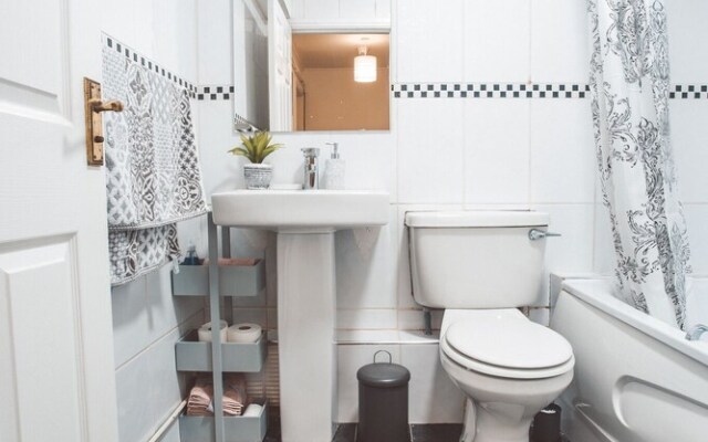 Short Stay Bristol - Oakfield Apartment