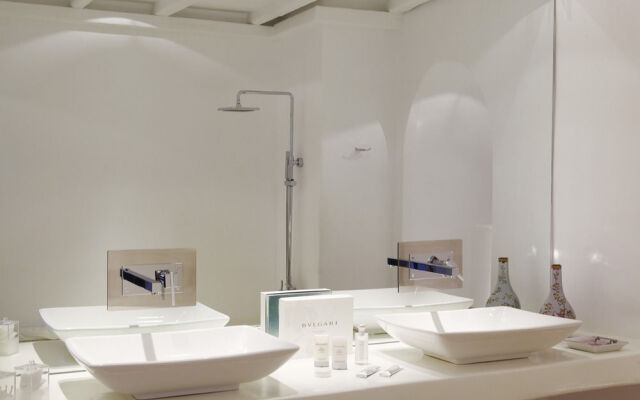 Kirini Suites & Spa Hotel