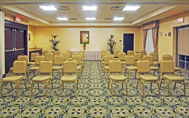 Holiday Inn Express & Suites North Bay by IHG