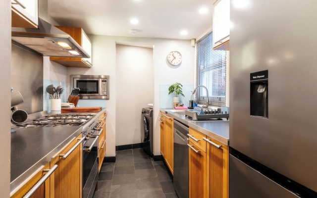 Stunning 2BD Townhouse in Cheltenham
