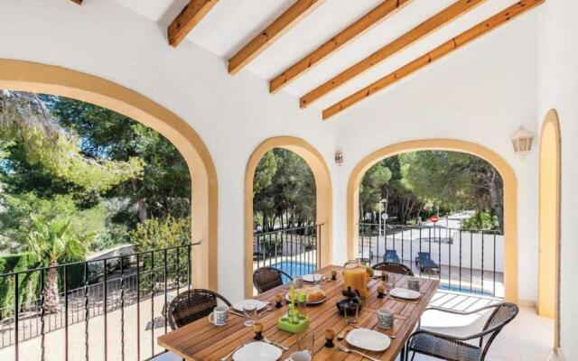 3383 Villa Encina