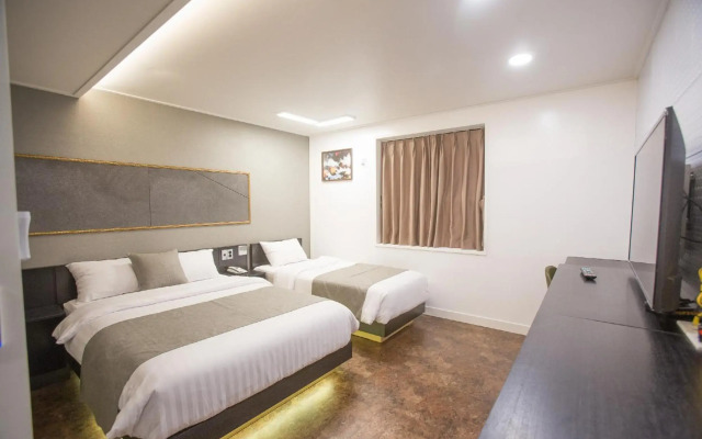 Hotel Major 2