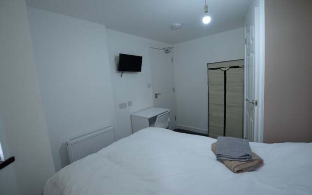 Elegant Holiday Home in Coventry near Lake View Park