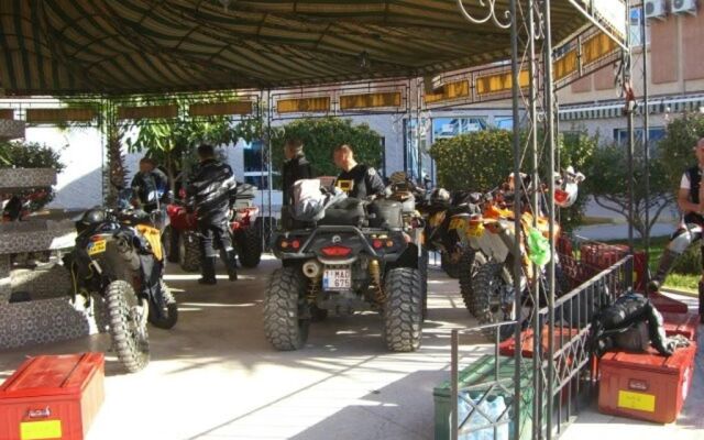 Motel Paris Dakar
