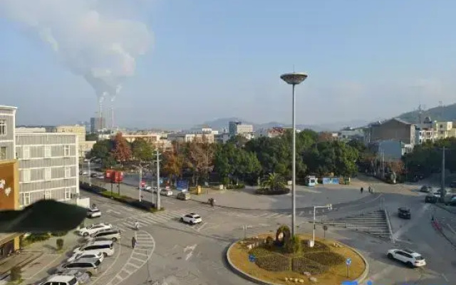 Xizhou Carnival Business Hotel