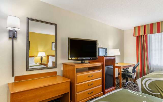 Quality Inn Fayetteville near Historic Downtown Square