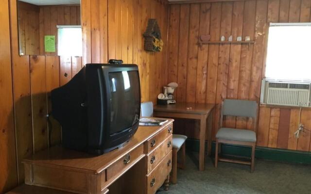 Pines Motel