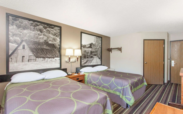 Super 8 by Wyndham Richlands/Claypool Hill Area