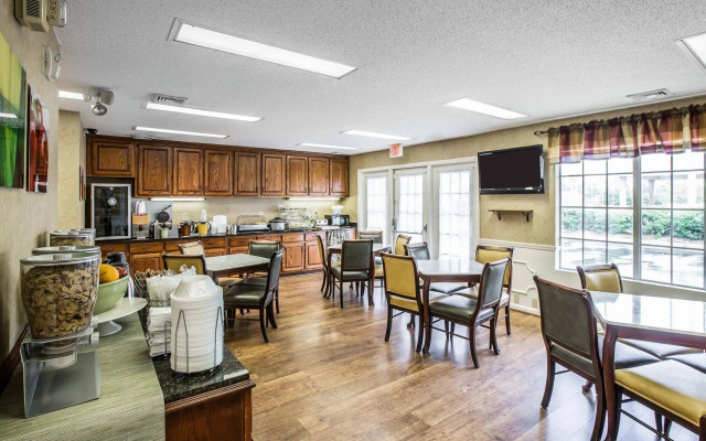 Quality Inn Bessemer I-20 exit 108