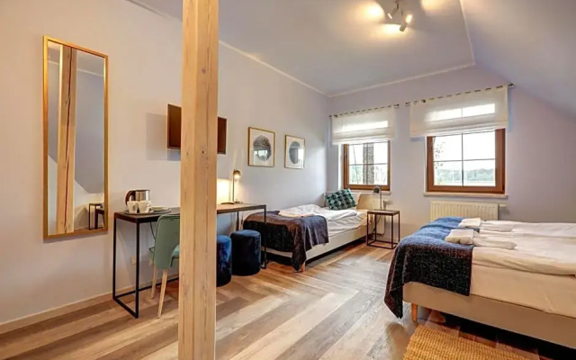 POD DEBEM Kompleks Zeglarsko-Rekreacyjny