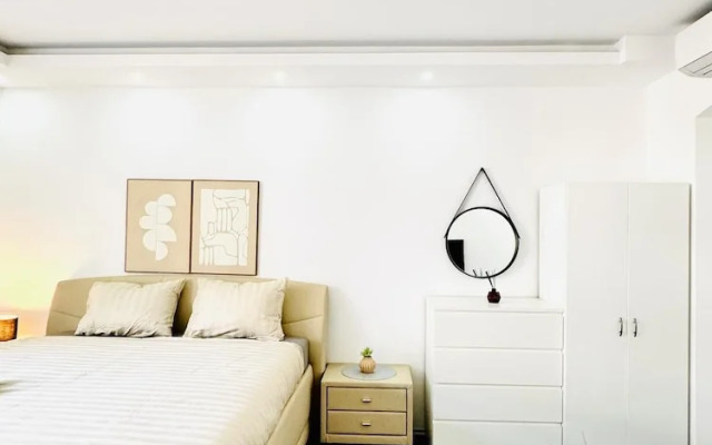 Spacious 7BR Apartment Prime Location