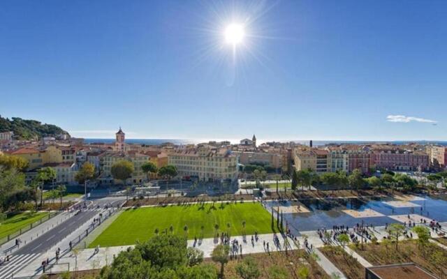 LE FRANCIA II AP4197 By RIVIERA HOLIDAY HOMES