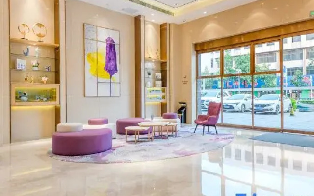 Lavande Hotel(Foshan Qiandeng Lake Pingzhou Jade Street Store)