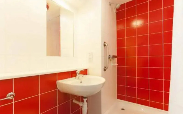 Travelodge Cardiff Atlantic Wharf Hotel