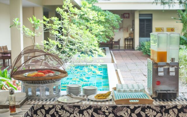 Feung Nakorn Balcony Rooms and Cafe