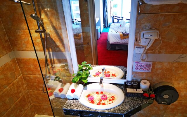 Paragon Central Hotel & Sky Bar