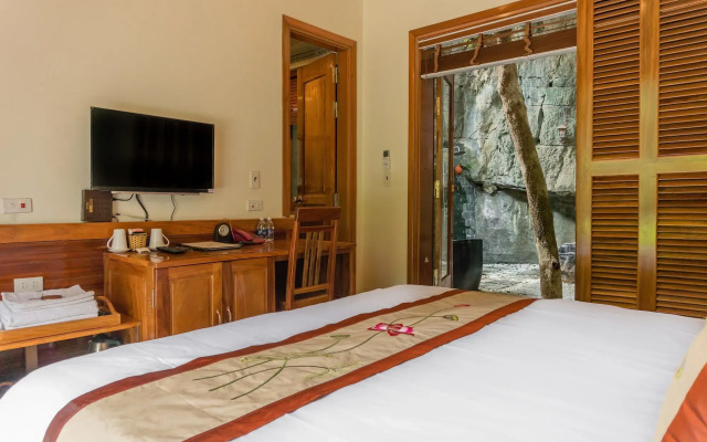 Mua Caves Ecolodge