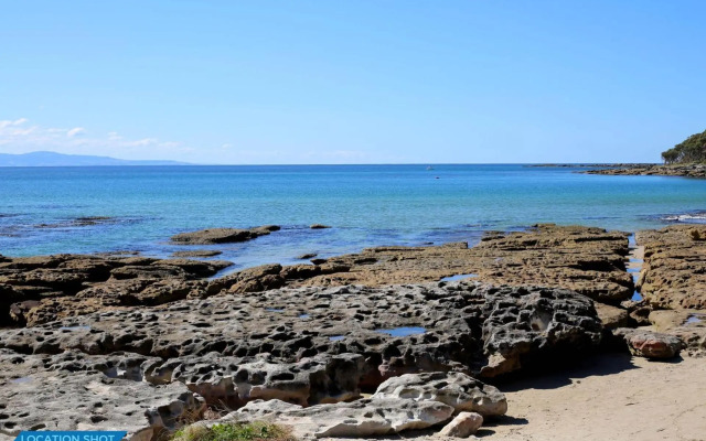 Sandy Feet Retreat - Pet Friendly - 1 Min Walk to Beach