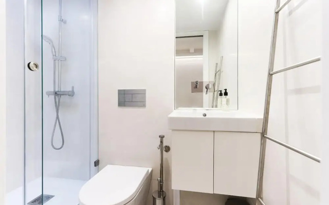 Charming Santos by Homing