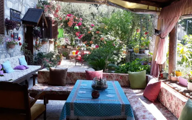 Yukser Hostel