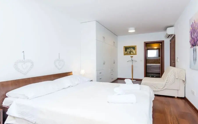 Blue Lagoon Apartment