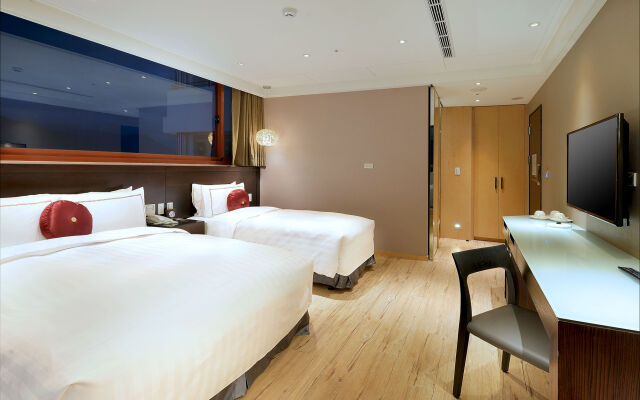 Shiny Ocean Hotel
