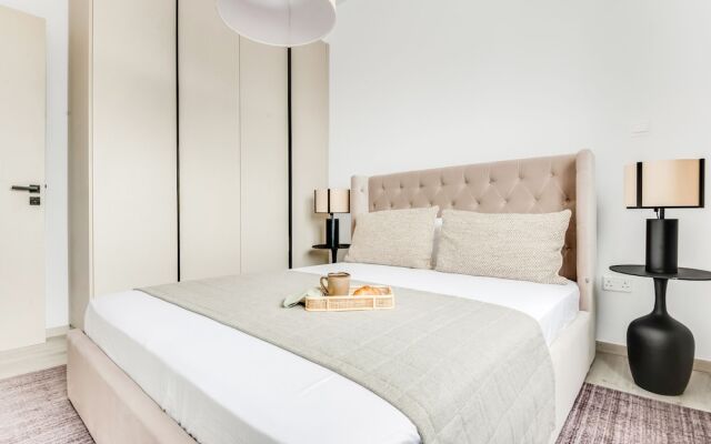 Sanders Premier - Nice 2 bdr apt With Balcony