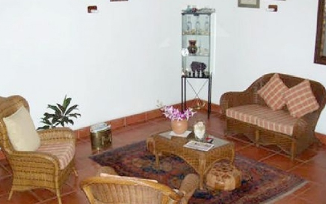 Las Flores Country & Beachside Hotel