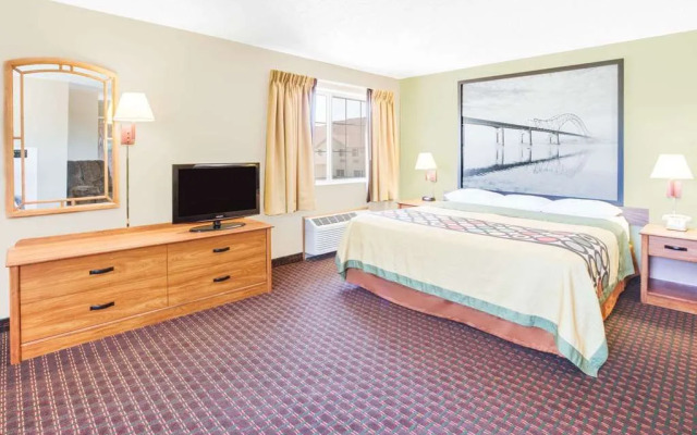 Super 8 Le Claire/Quad Cities