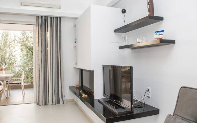 Nina's Villa, Cosy Seaview Retreat