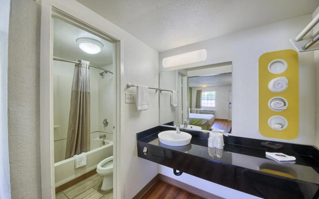 Motel 6 San Antonio, TX - Northwest Medical Center