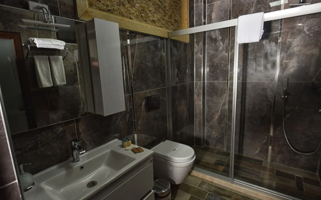 El Nazar Stone Suite