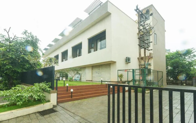 Center 1 Suites