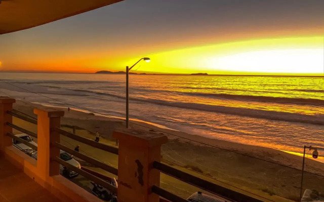 BEACHFRONT Relaxation 1 Bedroom Apt