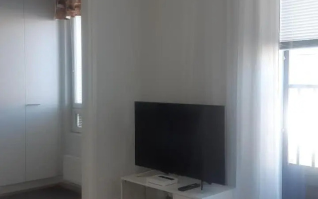 Pieni moderni saunallinen kaksio keskustan lähellä