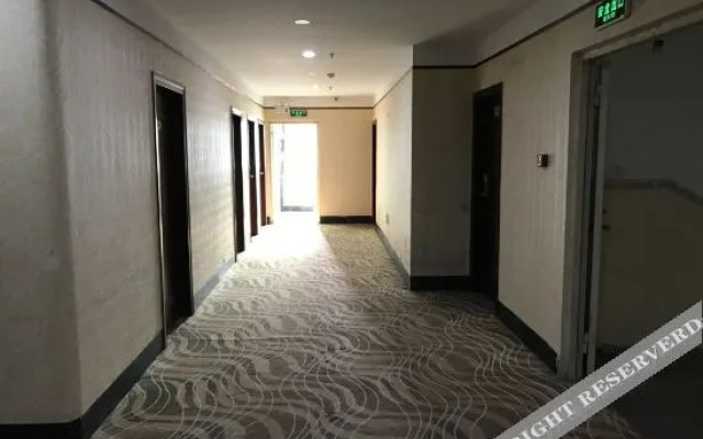 Hyatt Regency Hotel (Houhua Night Market)