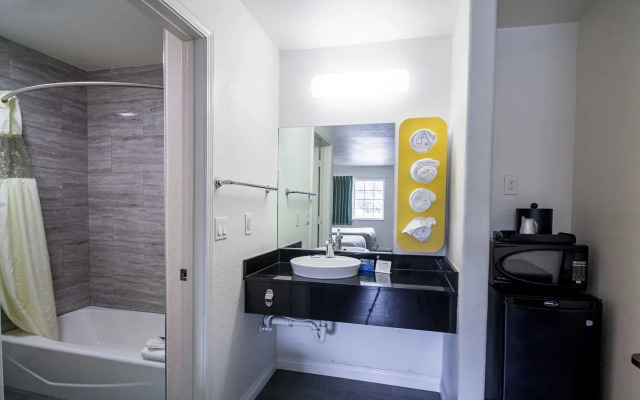 Fisherman's Cove Inn