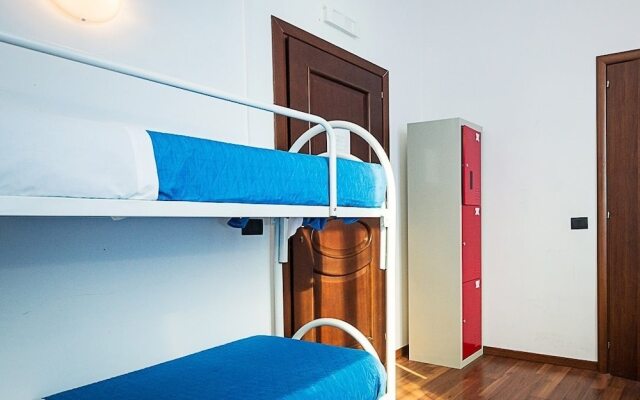 Backpackers Piramide - Hostel